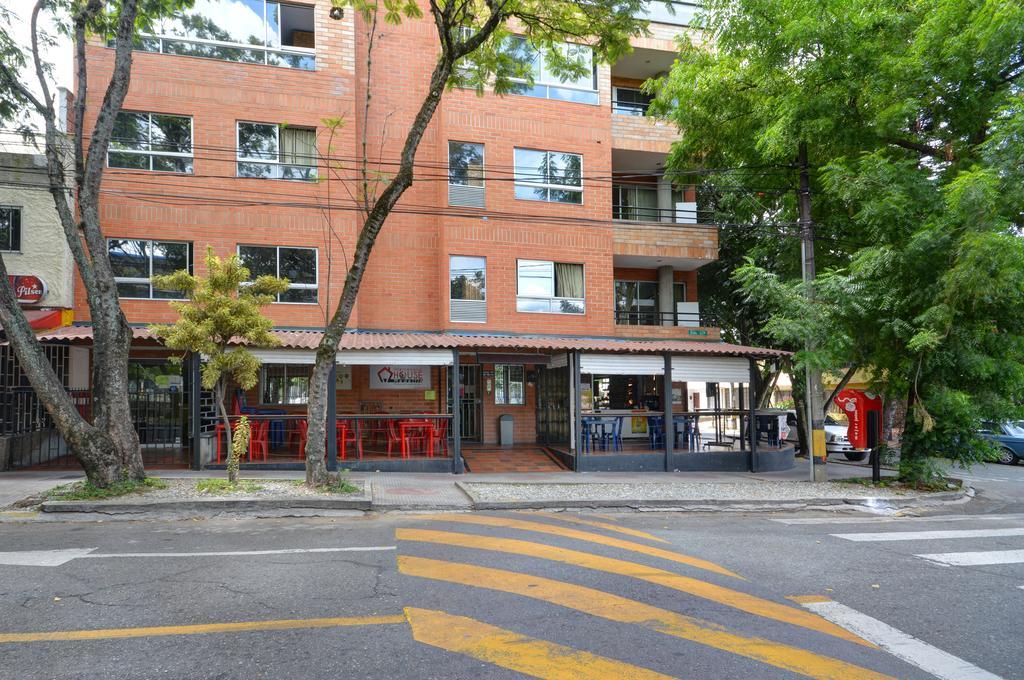 International House Co-Living Hostel Medellin Exterior photo